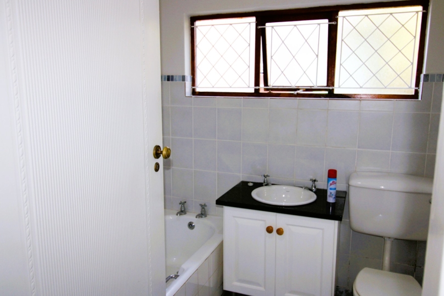 To Let 4 Bedroom Property for Rent in Gonubie Eastern Cape